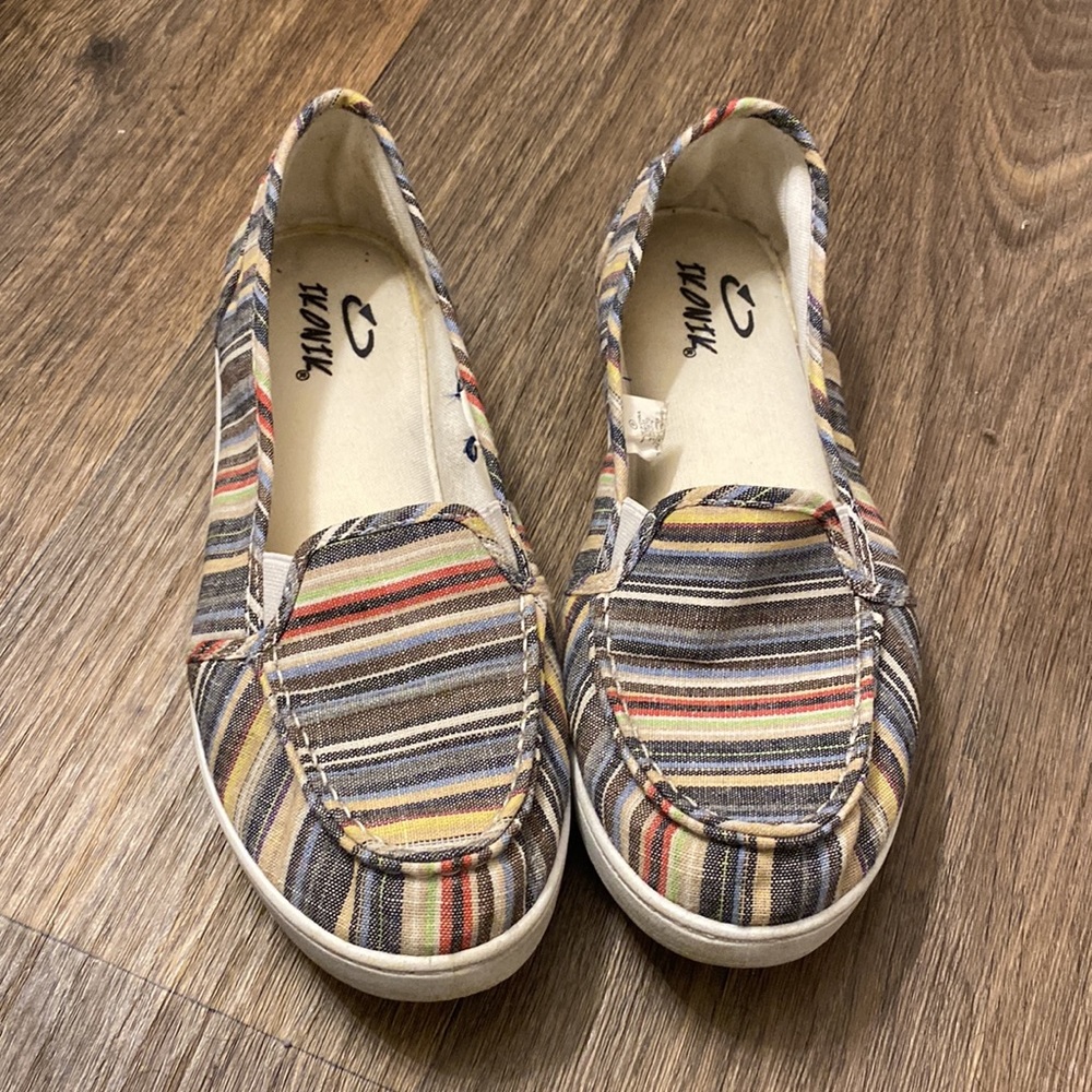 Ikonik flats size 9 very comfortable flats loafers